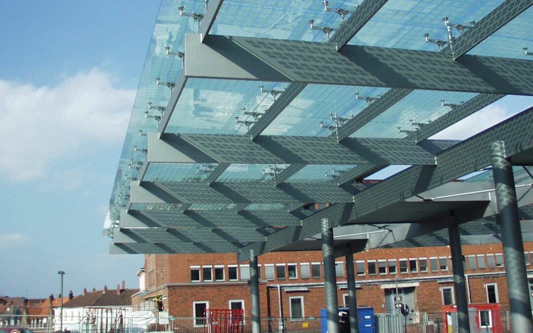Bahnhofsvorplatz mit ZOB am Hauptbahnhof, Kaiserlautern